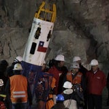 Kumpel-Retter wird von Opfern bejubelt