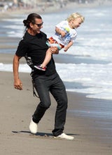 Gwen Stefani & Gavin Rossdale mit ihren Söhnen am Strand