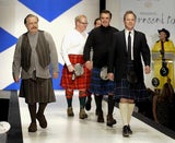 Kilt-Modeschau: Mr. Big zeigt, was Mann drunter trägt