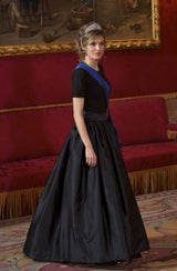 Letizia von Spanien im dunklen Look