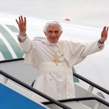 Polizei löst Demo gegen Papst mit Gewalt auf
