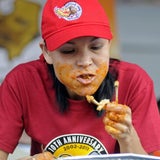45 Kilo-Frau isst 183 Chicken Wings