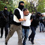Terror in Athen: Polizei jagt Attentäter