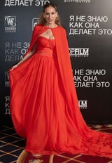 Sarah klaut Charlotte das Kleid