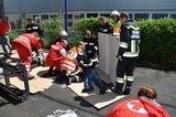 Feuerwehreinsatz: Mann unter Stapler eingeklemmt
