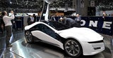 Der italienische Designer Bertone zeigt mit dem Pandion was auf der Alfa Spyder-Plattform möglich ist.