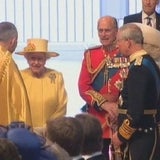 Die Queen kommt ganz in Gelb