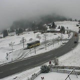 Schnee-Crash: Bus stürzt ab