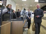 Prinz Charles auf Supermarkt-Exkursion