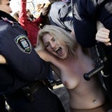 Nackt-Protest vor der EM-Auslosung