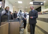 Prinz Charles auf Supermarkt-Exkursion