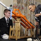Obama testet Marshmallow-Kanone