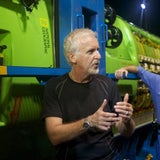 Cameron taucht zum tiefsten Punkt der Erde