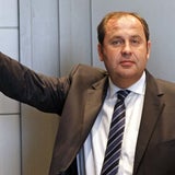 Wer seinen Diplomaten-Pass abgegebn muss