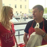 Tom und Petra verkaufen Brot