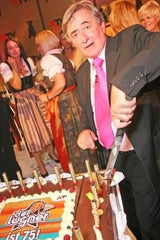 mörtel torte richard lugner 75. geburtstag 460*690