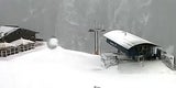 Schnee-Crash: Bus stürzt ab