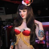 Herzogin Kates kesse Kusine: Katrina Darling strippt in New York
