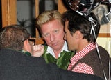 Dirndl & Lederhosen: Stars auf der Wiesn
