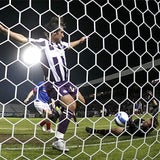 aus_val_02_reuters