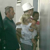 brad pitt kommt in klinik zurück