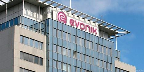 Evonik entwickelt auch Lithium-Keramik-Batterien.