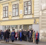 Die Stadt Wien erinnert am ehemaligen Wohnhaus an das prägende Musikerpaar.