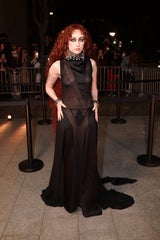 Diese Stars erobern die Paris Fashion Week in Nackt-Looks