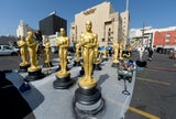 Ehevertrag und Fettabsaugung: Die irren Geschenke für die Oscar-Stars