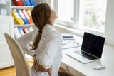 Kommen Rückenverspannungen wirklich nur von schlechter Haltung?
