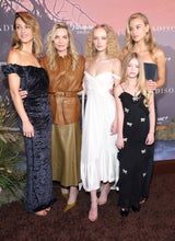 Frauenpower in "The Madison": (v.li.) Beau Garrett (als Abigail Reese), Michelle Pfeiffer (als Stacy Clyburn), Amiah Miller (als Bridgette Reese), Alaina Pollack (als Macy) und  Elle Chapman (als Paige McIntosh).