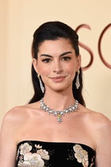 Ohne OP: Anne Hathaway enthüllt ihren genialen (und kostenlosen!) Facelift-Trick