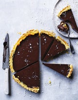 Süßes mit salziger Note: Chocolate Cookies, Schokoladentarte & Erdnuss-Schnecken