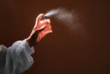 Parfum Layering Trend erklärt: So kombinieren Sie Düfte richtig