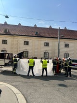 Ein Sichtschutz wurde aufgestellt. 