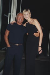Nadja Auermann mit dem verstorbenen Star-Designer Giorgio Armani.