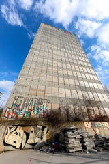Riesenwandgemälde startet Transformation am APA-Turm-Areal