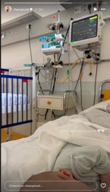 Chiara Pisati zeigt ihren kleinen Sohn im Krankenhaus.&nbsp;