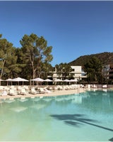 Vielfältige Pool-Landschaft. Vom Adults-only-Pool bis zum Indoor-Pool mit eigenen&nbsp;Kinderzeiten reicht das Angebot.