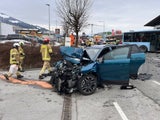 Frontalkollision zwischen einem Linienbus und einem Pkw auf der Loferer Straße