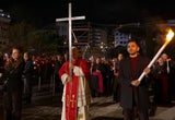 Kreuzweg am Kolosseum - Papst trug Kreuz selbst