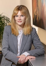 Dr.in Yara Hofbauer hat sich als Rechtsanwältin u.a. auf Opferschutz spezialisiert. Infos &amp; Kontakt: rbhlegal.at&nbsp;
