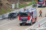 Auto auf A9 in Flammen.