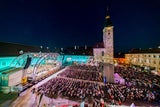 Gut ausgefüllter Domplatz bei Open-Air-Event „Tonkünstler & Friends".