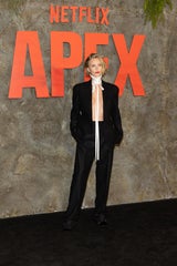 BH und Shirt vergessen? Charlize Theron raubt uns im "Oben-ohne"-Look den Atem