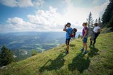Rax Seilbahn Sommer 26 Wanderer auf dem Rax-Plateau