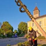 Gescheiterter Maibaum-Diebstahl führte zu Feuerwehreinsatz