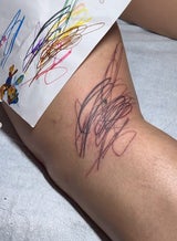 Fans empört: Rihanna schockiert mit extremem "Kritzel-Tattoo" ihrer Kinder