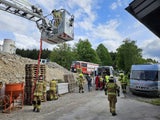 Florianis retteten das Opfer mit Hilfe einer Drehleiter.