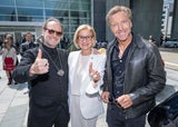 Landeshauptfrau Johanna Mikl-Leitner mit (li.) Ferdinand O. Fischer und (re.) dem ehemaligen Skirennläufer Hans Knauß, selbst Harley-Fahrer und Botschafter für die Harley-Davidson-Charity-Tour.&nbsp;